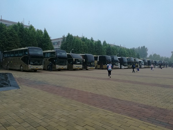 鄭州大巴車租賃:醉漢大巴吸煙被阻止,毆打大巴司機(jī)釀事故http://fxww.cn/